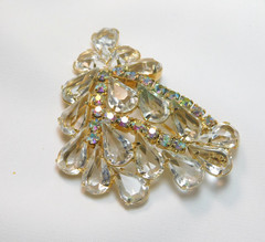 BEAUTIFUL VINTAGE AURORA BOREALIS & TEARDROP PRONG SET RHINESTONE BROOCH! ✨