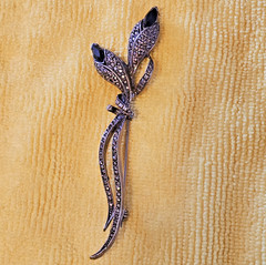 Silver Tone Brooch Onyx Color Stones 3.5 Inches 2 Twist Flower Buds Art Nouveau