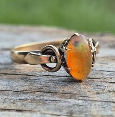 Antique 18K Yellow Gold Orange Fire Ethiopian Opal Ring Old Estate Jewelry