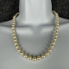 Vintage Monet 19″ Faux Pearl Single Strand Necklace Ivory Pearls Gold Tone Clasp