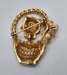 VINTAGE GOLD CROWN Kitten/Cat Rhinestone Gold Tone Brooch Flower Basket Trembler