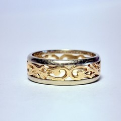 Sultan Hawaii Na Hoku 14K Two Tone Gold Openwork Scroll 7mm Size 8 Ring 4.7g
