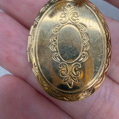 Vintage Brooch Dangle Locket Etched Gold Tone Bow Pin 1.5 Inches
