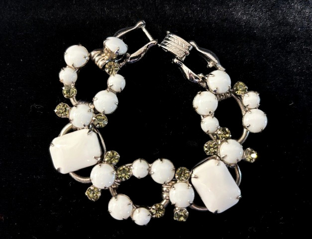 VTG D&E JULIANA Silver Tn WHITE MILK GLASS SMOKE RHINESTONE 5 Link Bracelet 7″ L