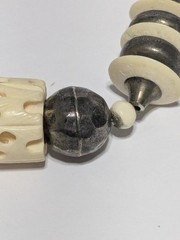 Vintage Silver Tone Metal & Off White Acrylic Chunky Bead Necklace 21″. Hammered