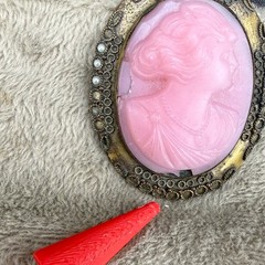 Vintage Cameo Brooch Gold Tone Pink READ