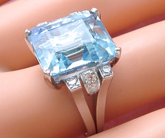 VINTAGE 12.75 ct AQUAMARINE .34ctw DIAMOND SHOULDERS PLATINUM COCKTAIL RING 1950