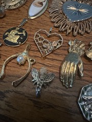 Vintage To Modern 20 Piece Lot Gold Tone Pendants Charms Hearts Bees Turtle Hand