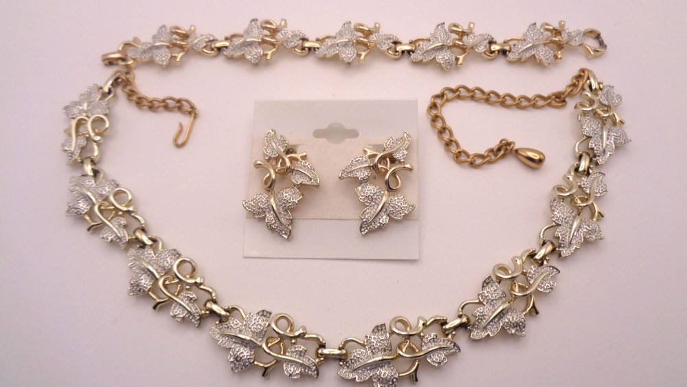 Vintage Signed Sarah Coventry Ivy Leaf Necklace Bracelet and Clip Earring Set