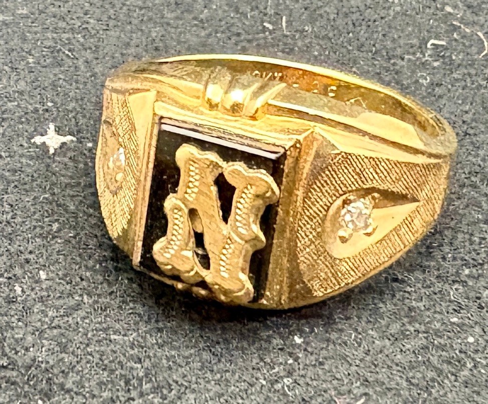 Vintage 18K HGE Ring W/Monogram “N” 2 White Stones On Sides Size 11.25