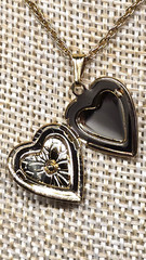 Avon Gold Tone Rope Chain Necklace w Heart Shaped Locket Amber Topaz Rhinestone