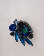 BLUE SAPPHIRE RHINESTONE BROOCH-PRONG SET STONES (mo-7)