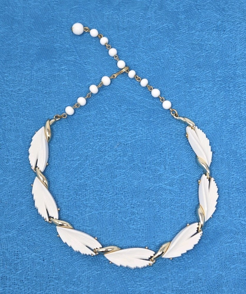 Signed BSK White Thermoset Choker Necklace Vintage Hook 15.5 Inches