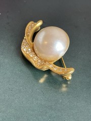 Vintage Signed Yesara Rare Elegant Brooch Rhinestone &pearl