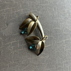 Modern Minimalist Pin Broach Leaves w Berries Silvertone Aquamarine Rhinestones