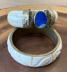 VINTAGE BRACELET INDIA BANGLE HORN BONE BRASS GEM – 2 Braclets & Beaded Necklace