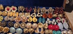 Vintage Mod Earrings Lot Of 117. 3lbs 15oz. 38 Signed Monet Hobé Avon Trifari…