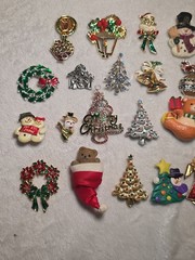 Lot Of 23 Christmas Brooches Pins Holiday Snowmen Trees, Etc Enamel Rhinestone