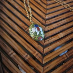 VINTAGE 2” Oval Cloisonné Elephant Necklace Pendant White/Blue/Red/Green Enamel