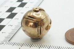 GOOD QUALITY VINTAGE ENGLISH GOLD & SILVER MASONIC ORB / CROSS FOB CHARM