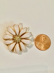 Vtg MMA Pink Enamel Flower Brooch Daisy Pave Rhinestone Metropolitan Museum Pin