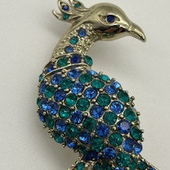 Vintage Unbranded Fashion Peacock Brooch gold metal blue/green gemstones
