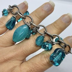 Vtg Bold Teal Resin Chunky Bead Charm Chain Cha Cha Statement Bracelet 7.5 Inch