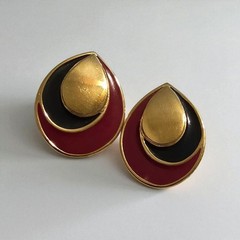 Monet Earrings Gold Tone Red Black Stud Tear Drop Shape Signed (B110)