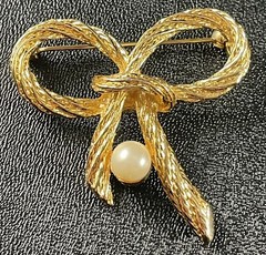 AAI Signed 2” Glass Pearl Bow Vintage Brooch Pin