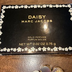 Marc Jacobs Daisy SOLID PERFUME 0.75g Women’s Necklace Charm N Pouch