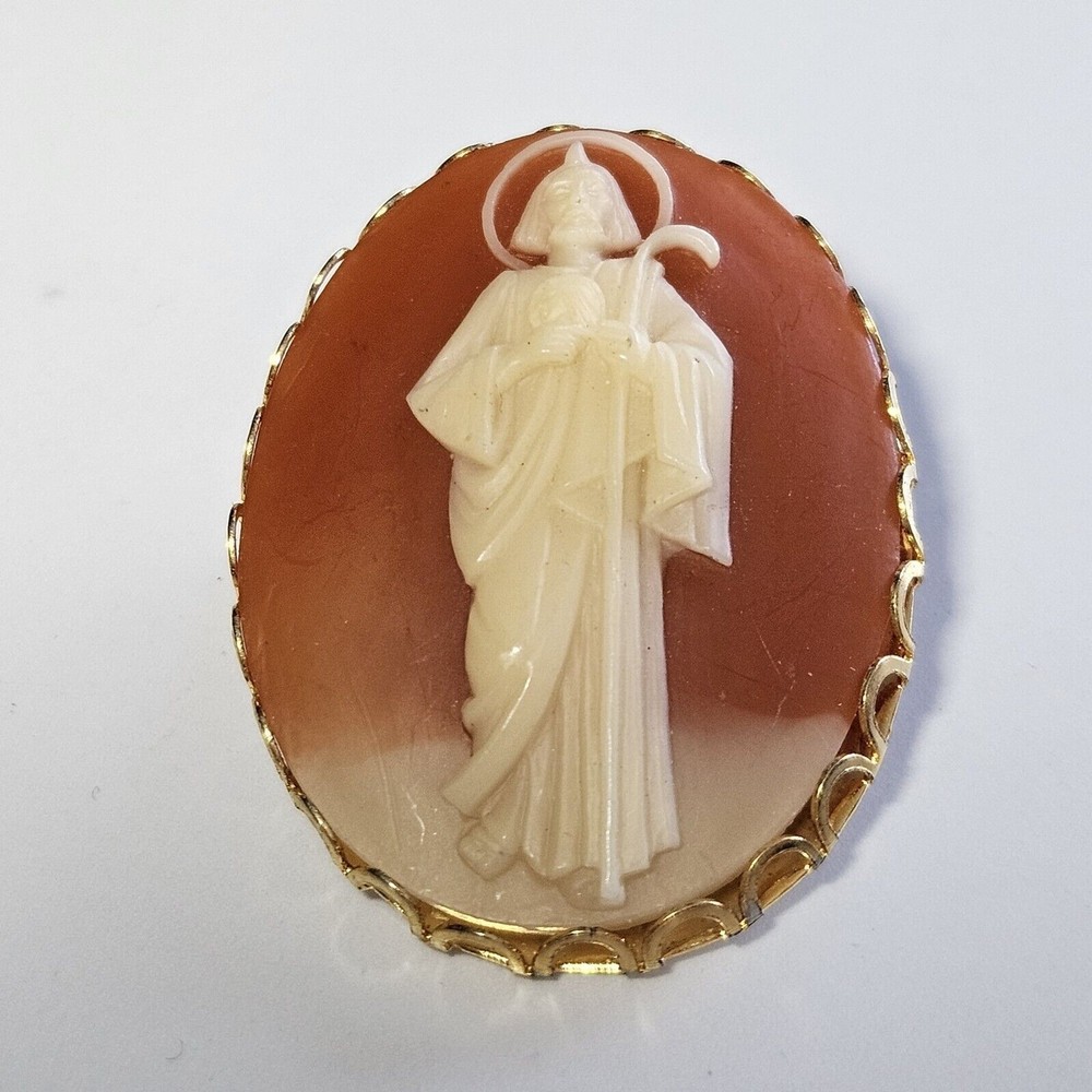 Gold Tone Pink Cameo Oval Brooch