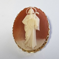 Gold Tone Pink Cameo Oval Brooch
