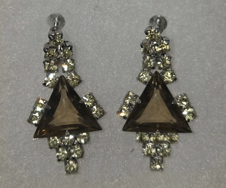 Vintage GORGEOUS EARRINGS Rhinestone Prong Set Stones Triangle Center