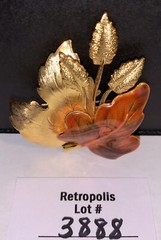GOLD TONE BROOCH PIN ENAMEL MAPLE LEAF Vintage