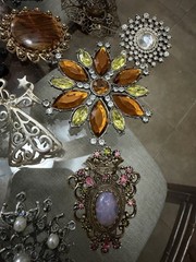 Vintage Jewelry Lot Estate Brooches/Pins 68 Pcs – Beautiful. Floral, Holiday Etc