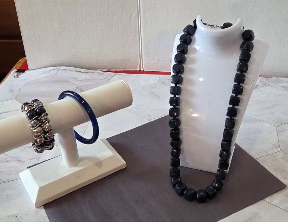 VINTAGE-RETRO Fabulous 3 Piece Navy Beaded Necklace / Bracelet Set mixed brands