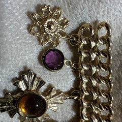 1988 D & E Juliana DeLizza and Elster Soldered Chain Bar Pin Dangling D&E Charms
