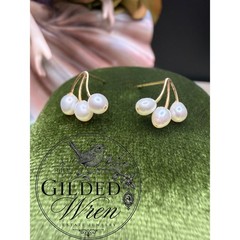 Vintage 14K Gold Freshwater Pearl Cluster Stud Earrings 0.8g -Petite and Elegant