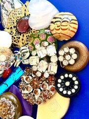 30PC VTG FLOWER PIN craft LOT,Mixed Media FLORAL ART,repurpose,HOLIDAY CRAFTS