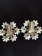 Vtg White Daisy Necklace Bracelet Brooch Earrings Parure Set Gold Toned Gift Box