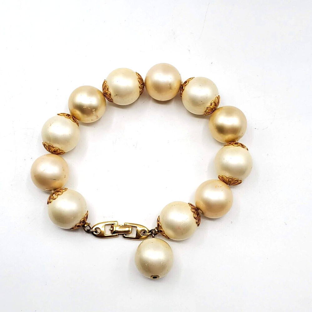 Vtg Napier Womens Pearl Bracelet Elegant Fashion Jewelry Golden Closure 8.5 in