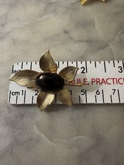 * Vintage Gold Tone Textured Leaf Brooch Pin Set (2) Black Stone Oval Cabochon