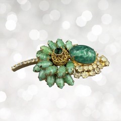 Vintage JULIANA BOOK PIECE 1965 Jade RHINESTONE Gold Filigree BROOCH Pin D&E