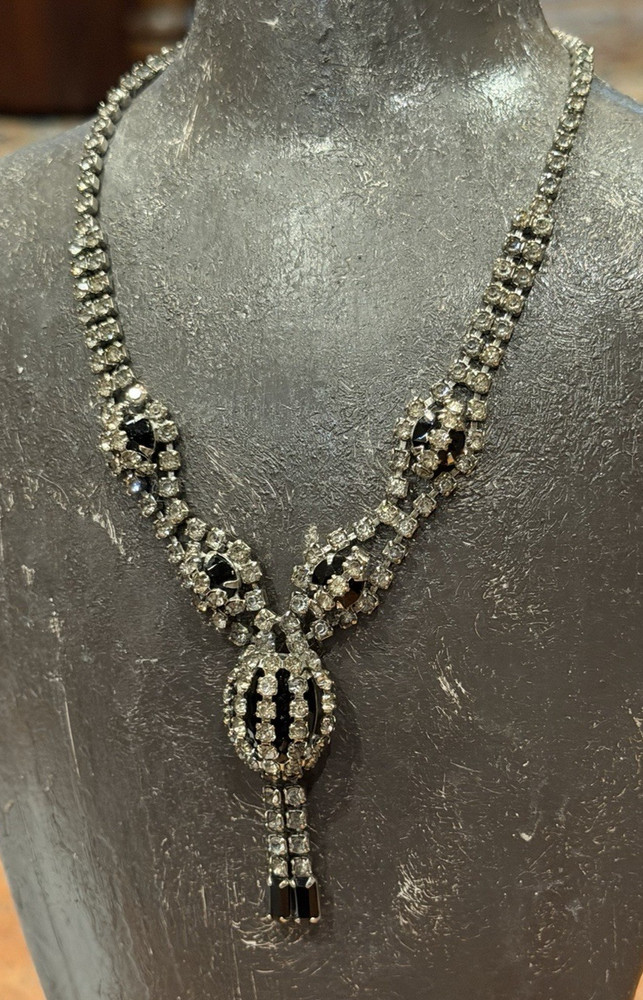 VINTAGE ART DECO CRYSTAL BLACK CLEAR RHINESTONE Y-DROP PENDANT 16″ NECKLACE EUC