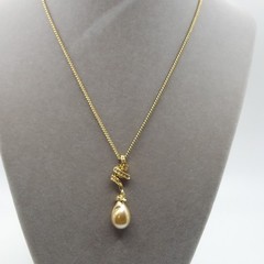CAROL LEE SIGNED VINTAGE GOLDEN FAUX PEARL GOLDTONE CHAIN NECKLACE 15″