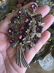 Beautiful Vintage Pot Metal Glass Rhinestone Leaf Type Brooch