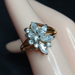 Vintage LADY REMINGTON Crystal Cocktail Ring Gold Tone. 10225