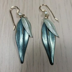 Vintage Metal Leaf / Spoon Earrings Estate Jewelry Pair Wire A+