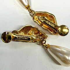 VTG Napier Gold Tone Pearl Drop Dangle Earrings Signed Screw Back Shell Twist