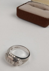Vintage ArtCrest 14k White Gold 3 Stone Diamond Ring Band Sz 8.5 6.6g in Box